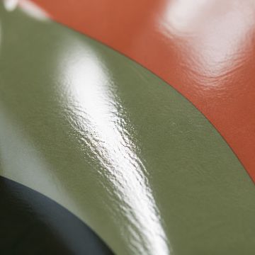 Глянцевая ламинация: зеркальный блик