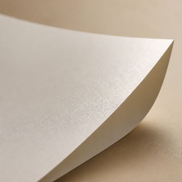 Плотная мелованная бумага, крупный план